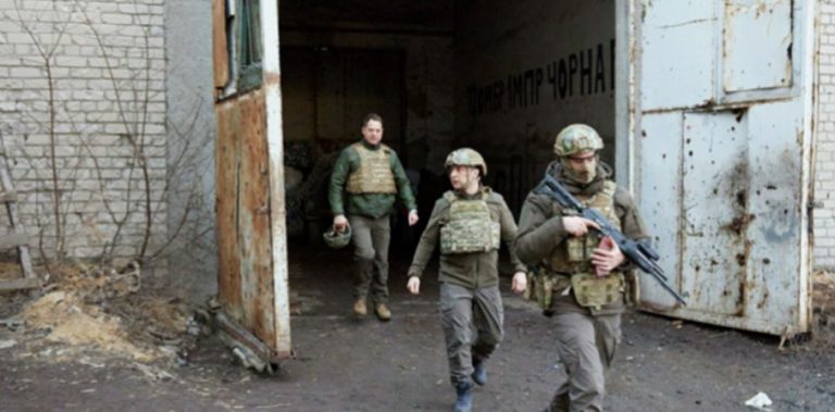 إستسلام 1350 جنديا من مشاة البحرية الأوكرانية لقوات دونيتسك