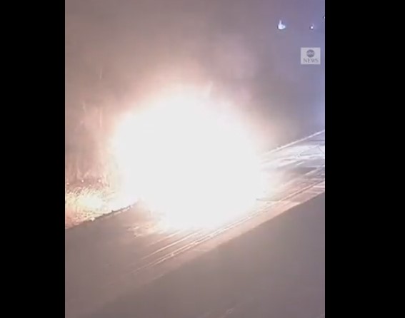 بالفيديو: كرة نارية ضخمة في شوارع أميركا!