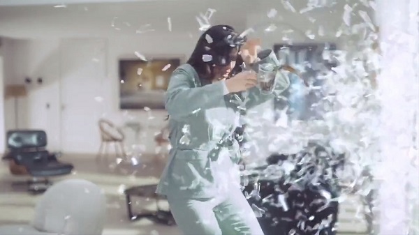 بالفيديو: نادين نجيم “تحارب” من دون بندقية!