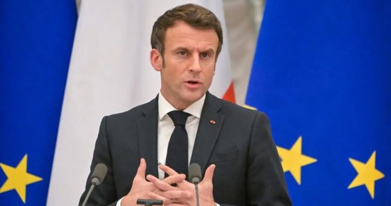 ماكرون: الطائرات الروسية تمارس “سلوكاً غير ودّي”