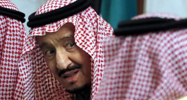 الملك سلمان يدخل المستشفى