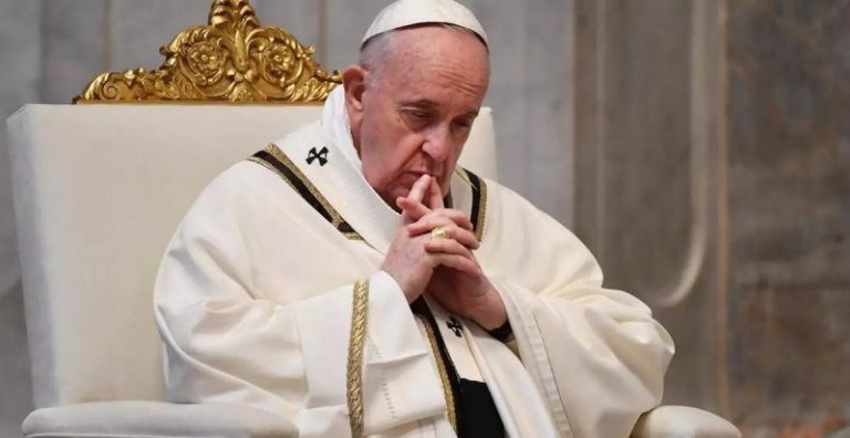 انتهاء عملية البابا فرنسيس من دون مضاعفات