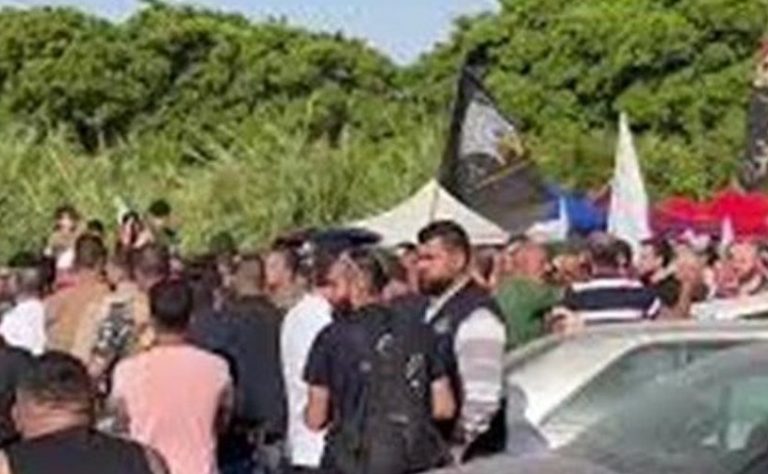 بالفيديو:”القوات” تعتدي على أنصار “التيار” أثناء زيارة باسيل لـ”شكا”