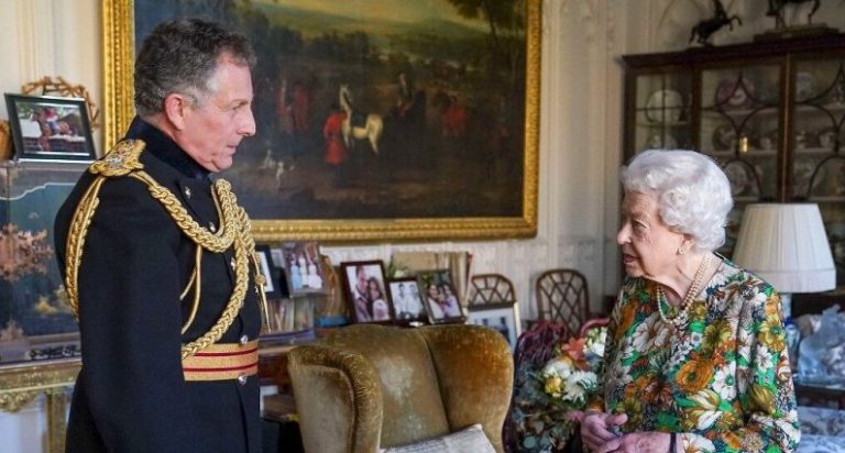 “قس محتال” يخترق أمن قلعة الملكة إليزابيث!