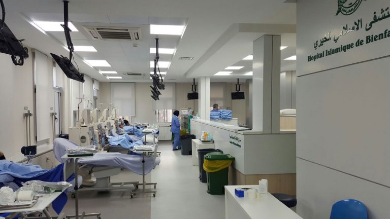 وقفة احتجاجية لأهالي مرضى الكلى في طرابلس