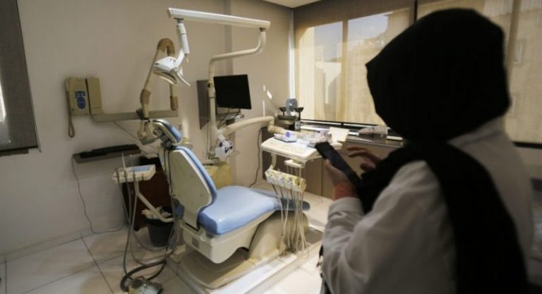 عيادة اسنان