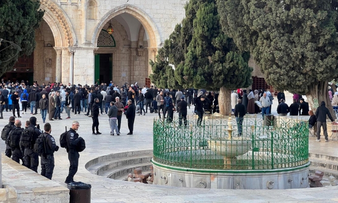 بالفيديو: مستوطنون يقتحمون الأقصى بحماية من قوات الاحتلال