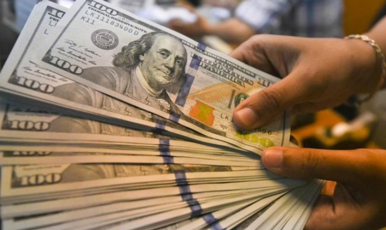 الى تركيا.. إحباط عملية تهريب مبلغ كبير من الدولارات المزيّفة!