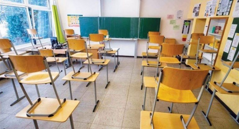 المدارس متعاقدو الأساسي