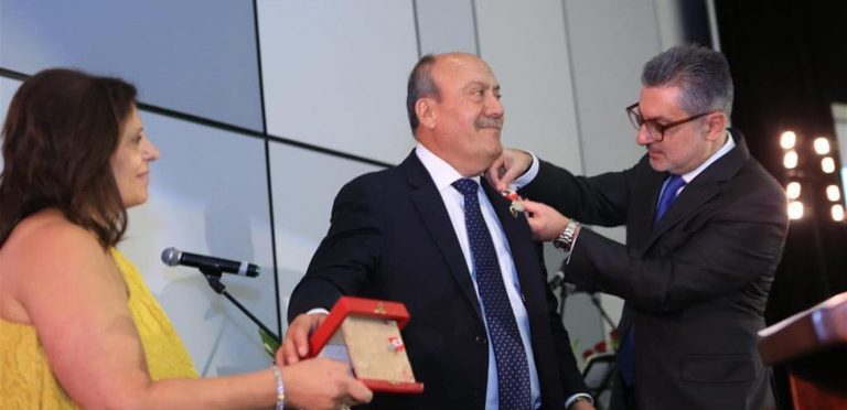 عون منح قنصل لبنان الفخري في هاليفكس وسام الاستحقاق اللبناني