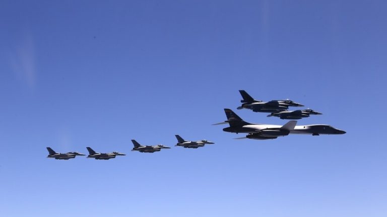 طائرات حربية مناورات