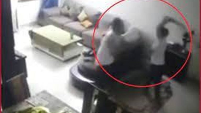 بالفيديو: امرأة تعنّف زوجها!