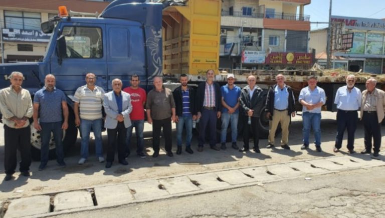 سائقو شاحنات النقل البري: لاستثنائنا من التسجيل المسبق للحصول على جواز سفر