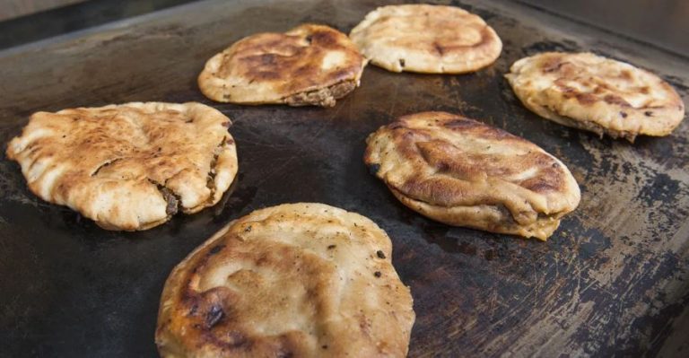 كارثة صحية في مصر: صناعة اللحوم من “كراتين البيض”!