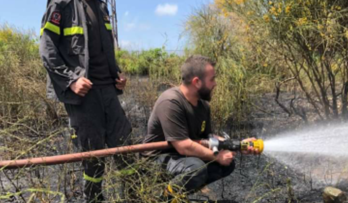 إندلاع حريق في عندقت العكارية.. والدفاع المدني يسيطر عليه