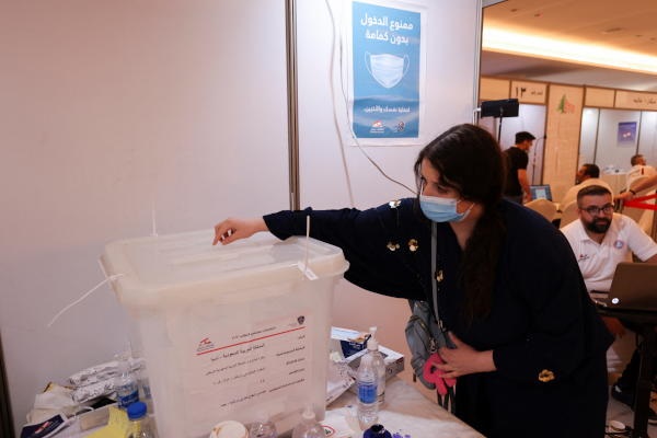 هل يمكن استخدام الهاتف داخل قلم الاقتراع؟