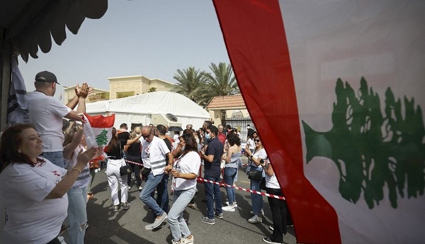 “طوابير التغيير” كثيفة في دبي