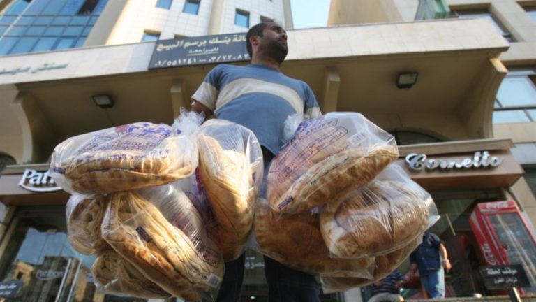 مصلحة الإقتصاد في النبطية قمعت تجار الخبز في السوق السوداء