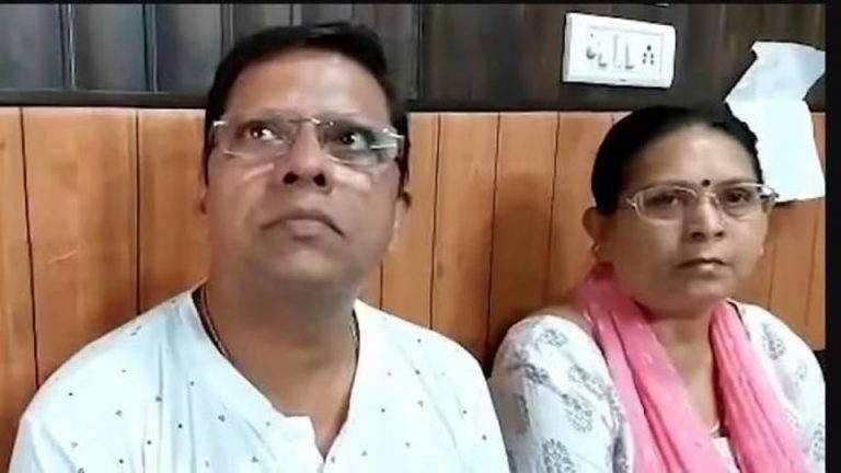 هنديان يرفعان دعوى قضائية ضد ابنهما لعدم انجابه حفيدا لهما!