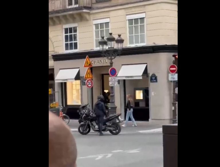 بالفيديو: سطو مسلح على محل مجوهرات “شانيل” وسط باريس
