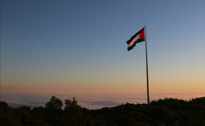 بالفيديو: رفع علم فلسطين في مدينة الخليل، بيت حنينا ومليتا اللبنانية