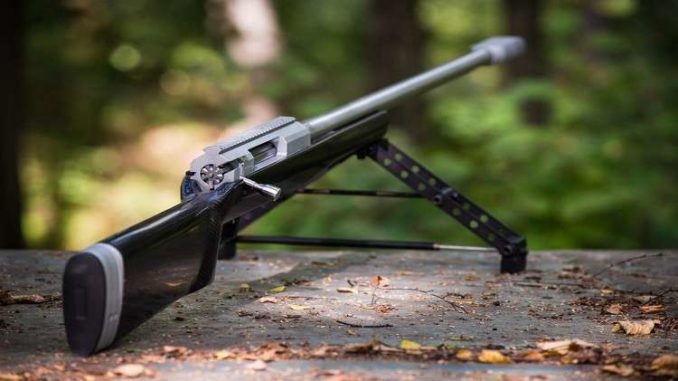 بالفيديو: عراقي يستعرض مهاراته في القنص بالتصويب على ابنته!