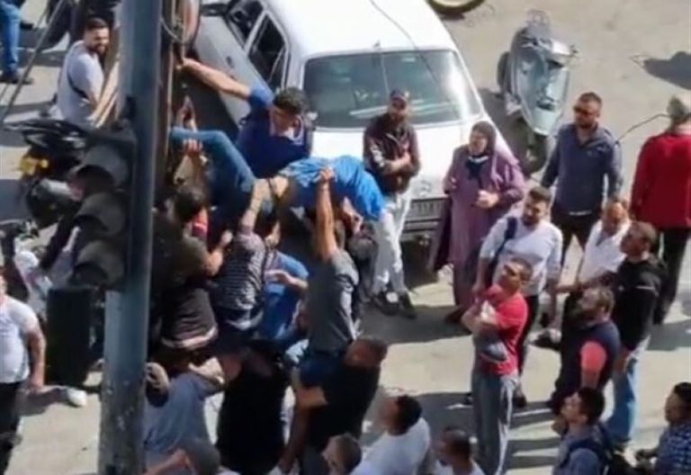 حاول تعليق صورة لمرشح في طرابلس.. فصعقته الكهرباء!