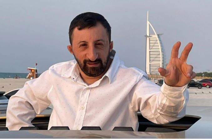 صار أيقونة الهواتف المحمولة.. من هو كوكسال بابا؟