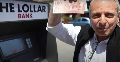 بالفيديو: ناشطون لبنانيون يطلقون أوراقاً نقدية وهمية تنديداً بالفساد