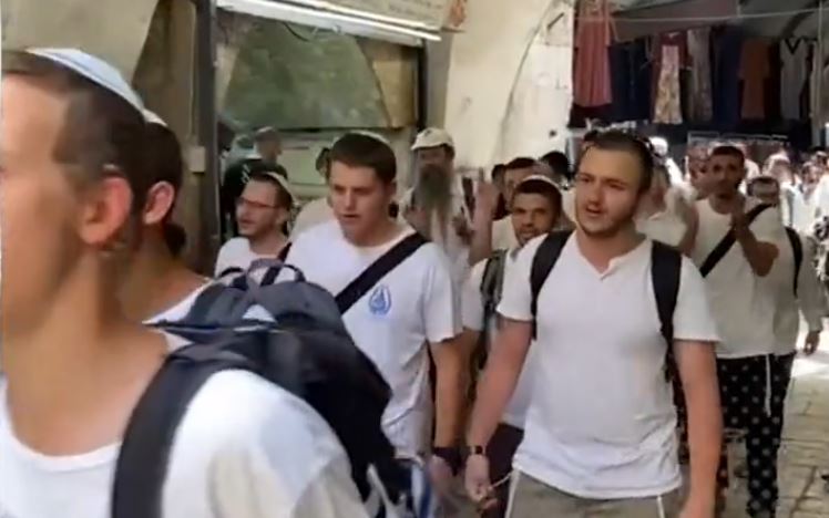 بالفيديو: مسيرة استفزازية للمستوطنين في القدس القديمة
