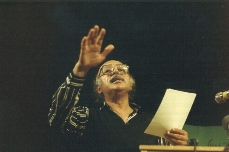 مظفر النواب: “سجين الوطن”.. نصف قرنٍ في المنفى