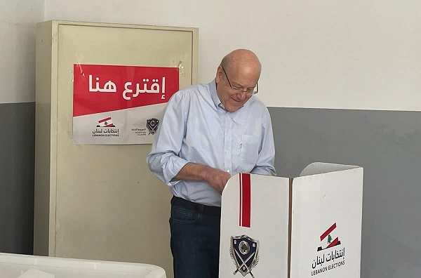 ميقاتي أدلى بصوته: عملية الاقتراع تجري بشكل جيّد