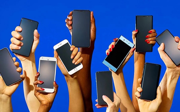 الهواتف “غير الذكية” لن تعمل في لبنان!