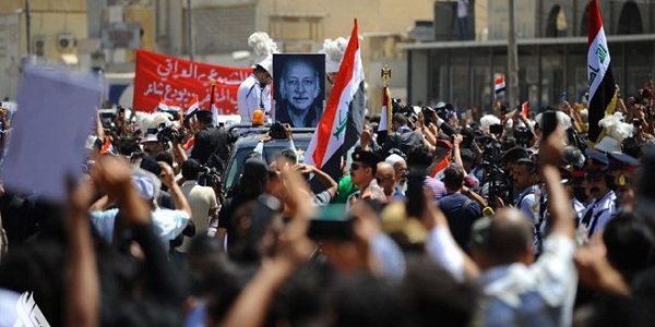 بالصور: العراق يودّع الشاعر مظفر النواب بتشييع رسمي وشعبي