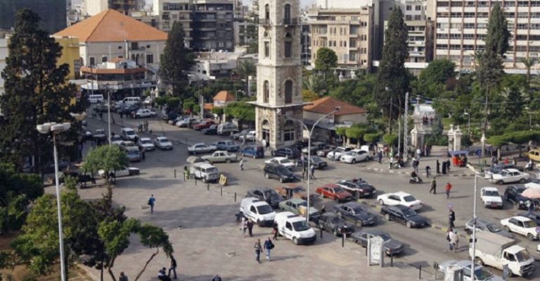 بالصوره: شاب عاري في طرابلس!