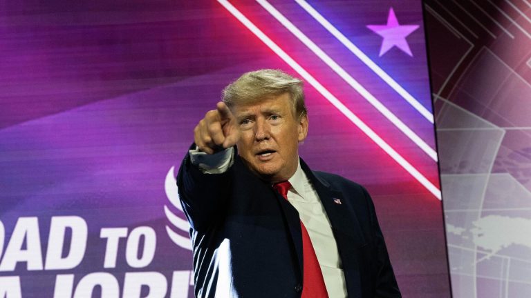 “يوتيوب” تسحب فيديو لترامب عن تزوير انتخابات 2020