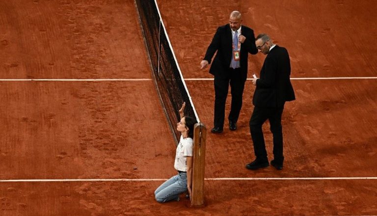 اقتحام رولان غاروس