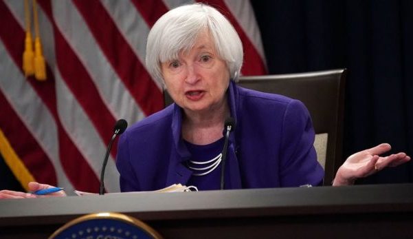 الخزانة الأميركية: نريد النفط الروسي في الأسواق.. مع تقليص عائداته!