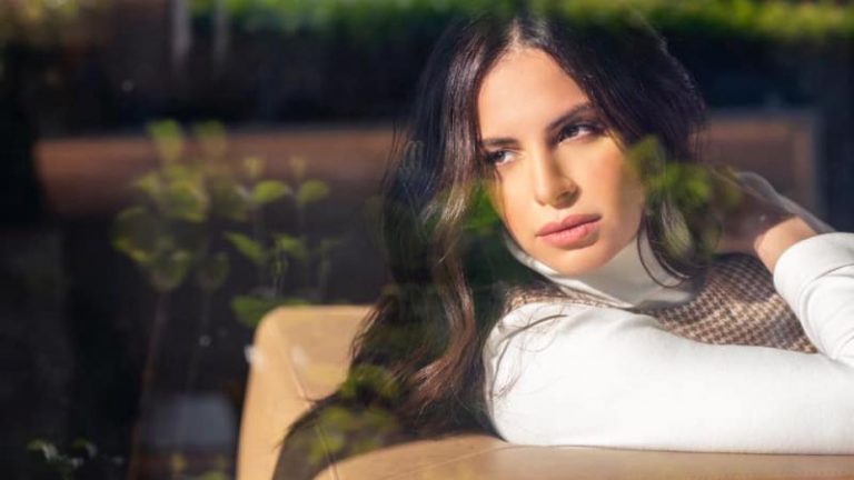 آمال ماهر تفاجئ الجمهور بألبوم صور بعد أزمتها الأخيرة