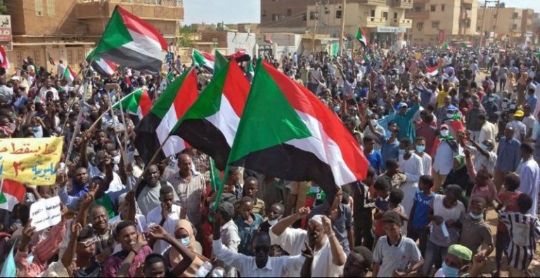 المتظاهرون في السودان يؤكدون: “لا تفاوض مع الإنقلابيين”