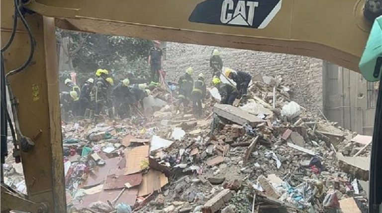 بالفيديو: انهيار عقار في القاهرة والبحث جار عن أسرة تحت الأنقاض!