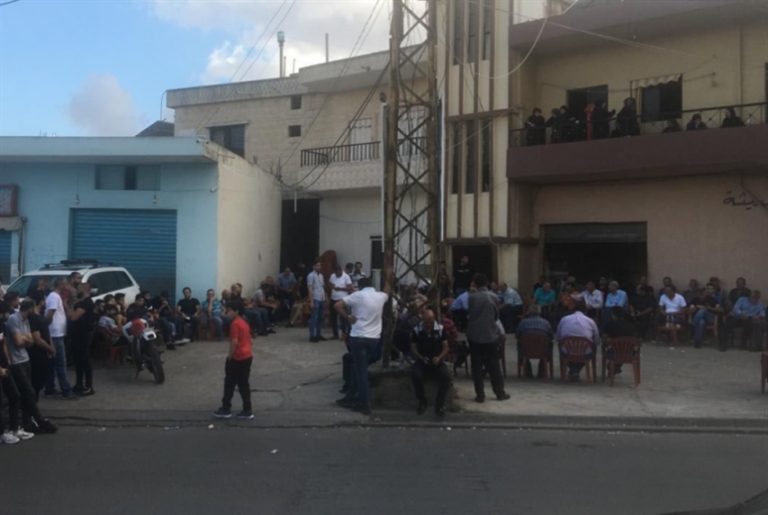 بالفيديو: إحراق منزل المتسبّب بقتل الشابين في الدوير