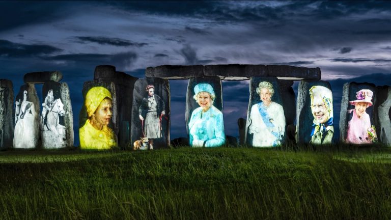 الملكة اليزابيث