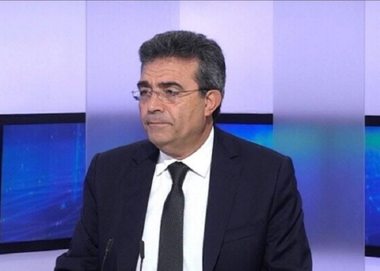 مستشار عون: التذاكي رداءٌ يرتديه الغباء فيزداد عريّاً