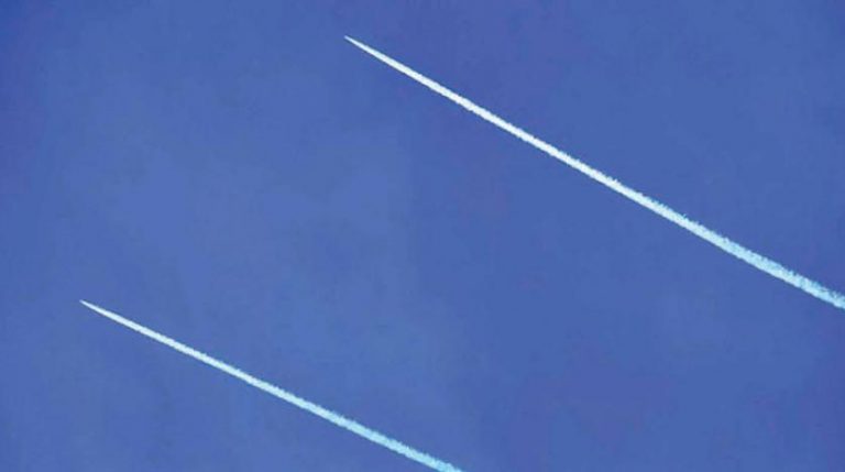 بالفيديو: تحليق مكثف لطيران العدو “الاسرائيلي” في الأجواء الحدودية