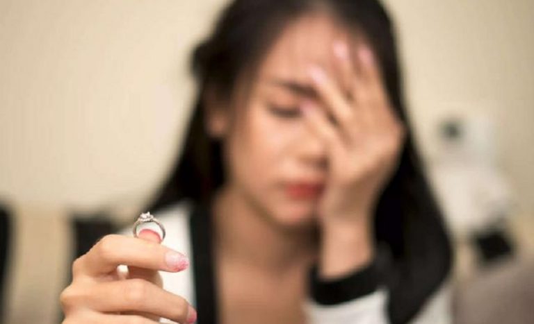 بعد 10 أشهر.. اكتشفت أنها تزوجت امرأة وليس رجلا!