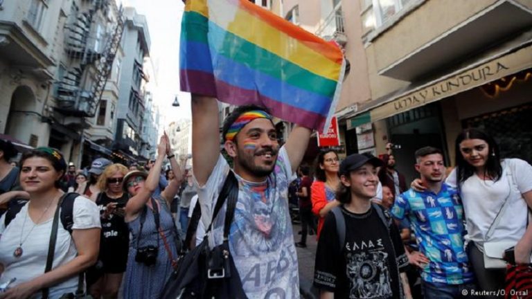 مجلس الشيوخ الأميركي يقُر قانوناً لحماية “زواج المثليين”