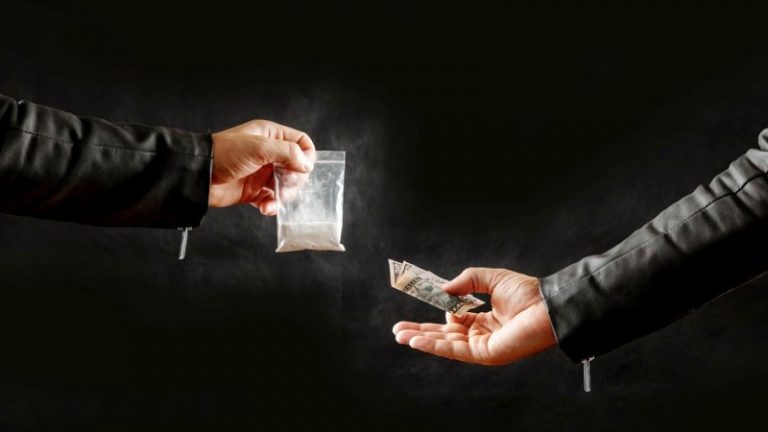 بالجرم المشهود.. مروّج مخدّرات في قبضة “الأمن”