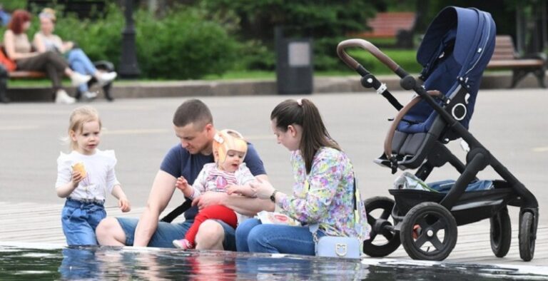 موسكو تجهز 160 غرفة مكيفة في الطرقات