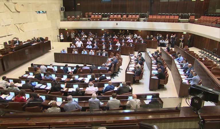“الكنيست” يحل نفسه ونتنياهو يحاول تشكيل حكومة تجنّبه الانتخابات